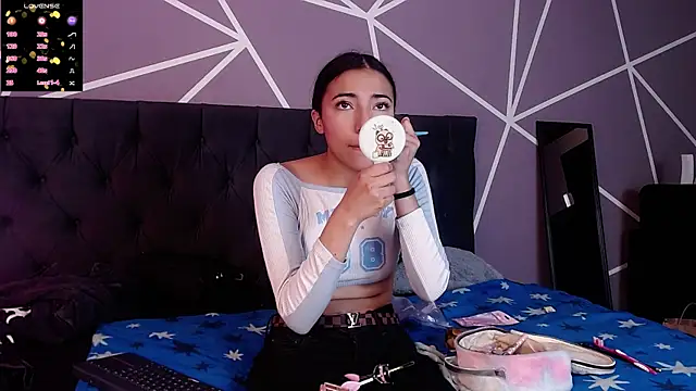 Snapshot of Violett1126 chatting on 06-24-26, 04:22 Violett1126 online show from 06-24-26, 04:22