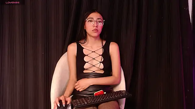 Snapshot of Violett1126 chatting on 07-02-26, 05:02 Violett1126 online show from 07-02-26, 05:02