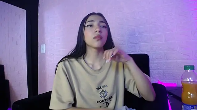 Snapshot of Violett1126 chatting on 07-15-26, 05:03 Violett1126 online show from 07-15-26, 05:03
