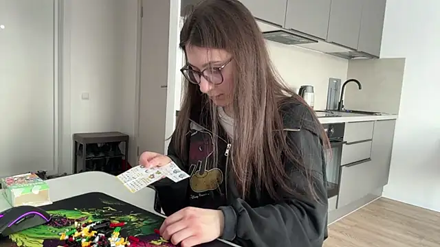 Eileen Wagner online show from 04-22-26, 02:02