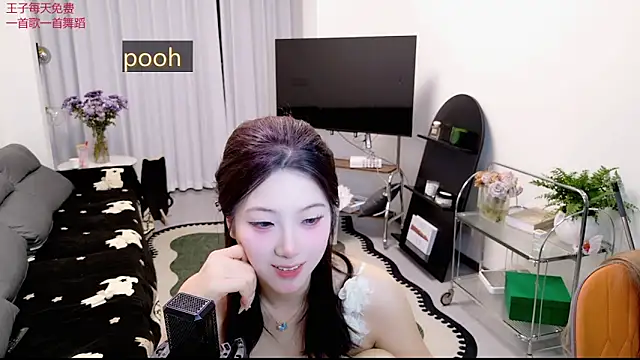 Snapshot of pooh-003 chatting on 04-12-26, 11:57 pooh-003 online show from 04-12-26, 11:57