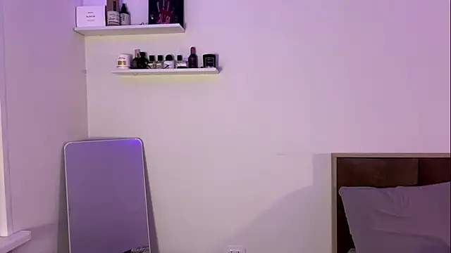 SophieLaine online show from 04-18-26, 07:07