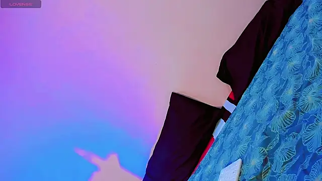 Snapshot of Tania_Baker chatting on 04-15-26, 01:37 Tania Baker online show from 04-15-26, 01:37