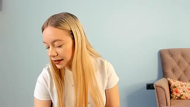 Snapshot of TrenaCavitt chatting on 04-10-26, 06:20 TrenaCavitt online show from 04-10-26, 06:20