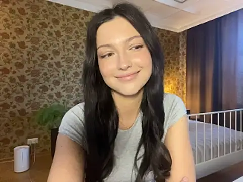 Snapshot of Miley_Shine chatting on 04-11-26, 01:15 Miley Shine online show from 04-11-26, 01:15