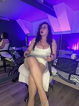 Jenifer cruz online show from 05-13-26, 05:25