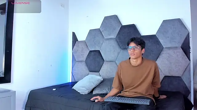 Snapshot of LiamKron chatting on 04-09-26, 11:38 LiamKron online show from 04-09-26, 11:38