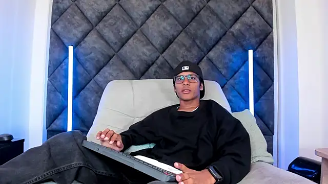 LiamKron online show from 05-12-26, 11:49