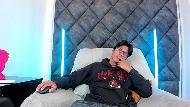 LiamKron online show from 05-08-26, 11:14