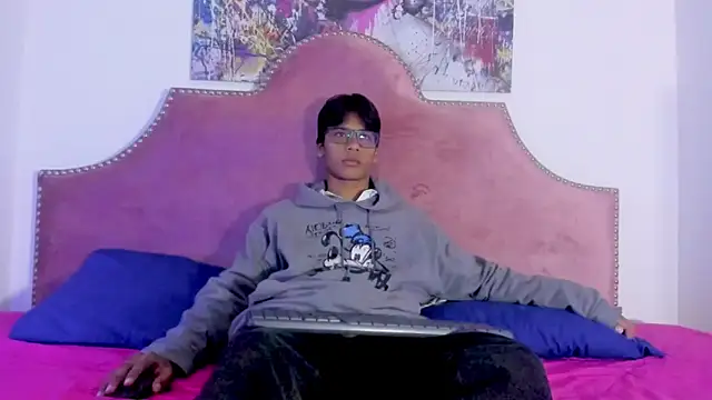 LiamKron online show from 04-12-26, 11:35