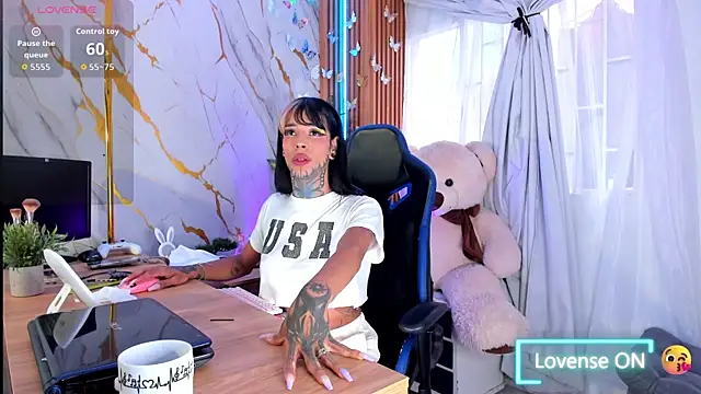 Snapshot of Dafne_kee chatting on 06-26-26, 02:45 Dafne kee online show from 06-26-26, 02:45