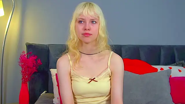 HannahHollis online show from 06-18-26, 06:34