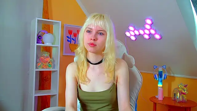 HannahHollis online show from 06-05-26, 06:29