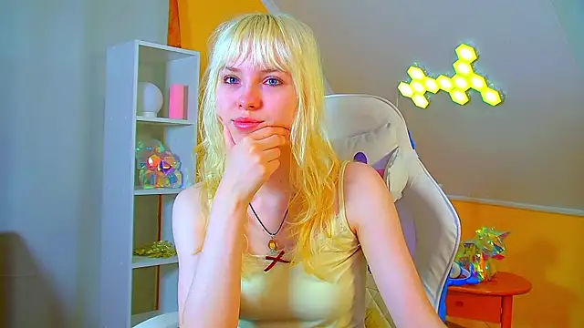 HannahHollis online show from 07-15-26, 06:09