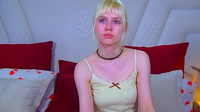 HannahHollis online show from 06-30-26, 06:19