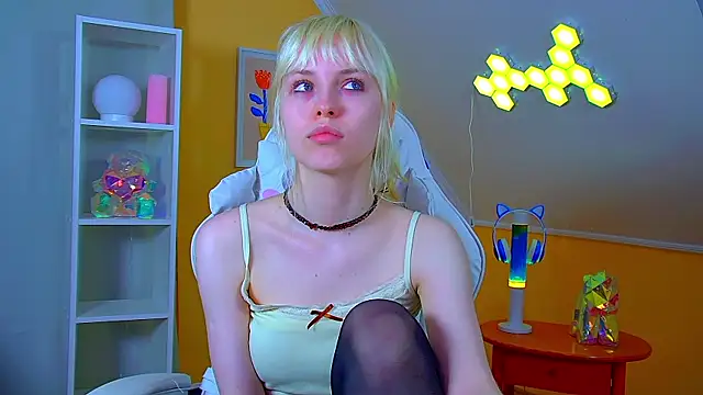 HannahHollis online show from 07-09-26, 06:18