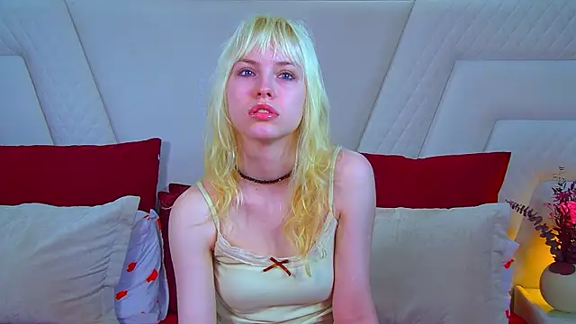 HannahHollis online show from 06-30-26, 06:13