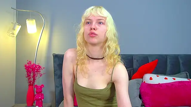 HannahHollis online show from 05-06-26, 06:17