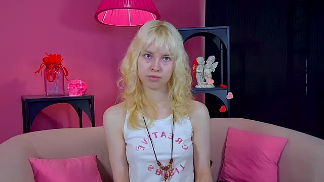 HannahHollis online show from 05-07-26, 06:17