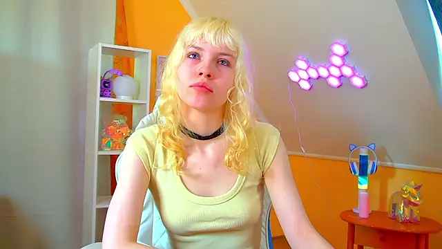 HannahHollis online show from 06-07-26, 06:07