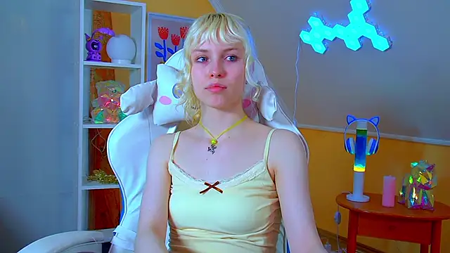 HannahHollis online show from 06-17-26, 06:18