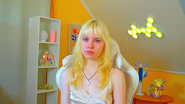 HannahHollis online show from 07-16-26, 06:10