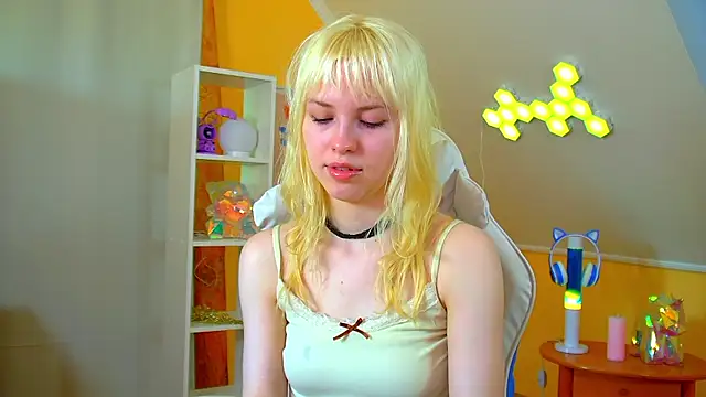 HannahHollis online show from 06-28-26, 06:20