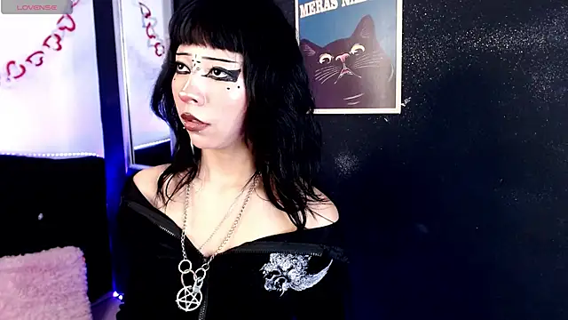 KiomyVamp online show from 05-27-26, 04:03