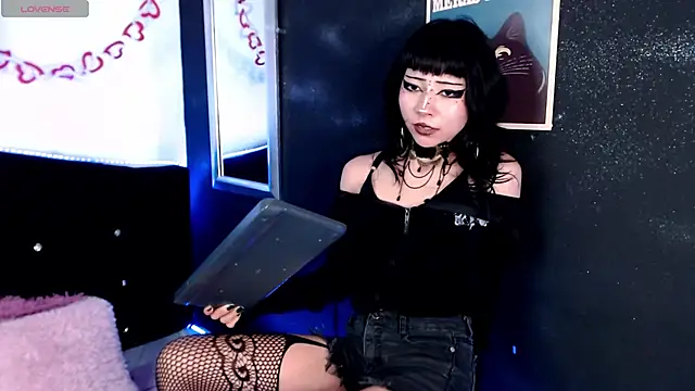 KiomyVamp online show from 05-04-26, 06:11