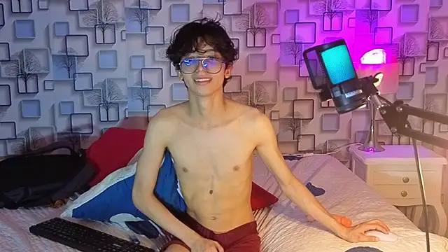 Snapshot of Twink_Sebas7 chatting on 04-29-26, 05:30 Twink Sebas7 online show from 04-29-26, 05:30