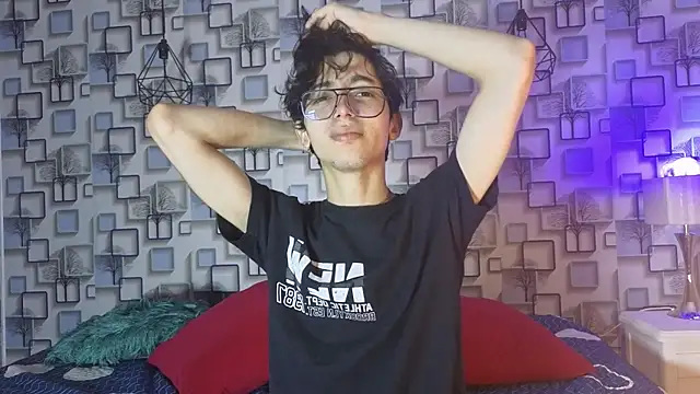 Snapshot of Twink_Sebas7 chatting on 04-15-26, 12:21 Twink Sebas7 online show from 04-15-26, 12:21
