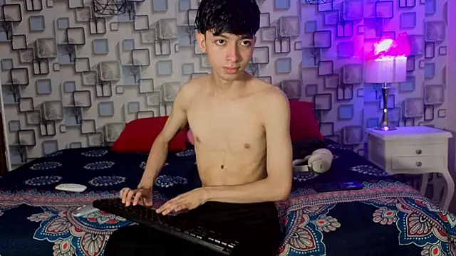 Snapshot of Twink_Sebas7 chatting on 06-07-26, 12:10 Twink Sebas7 online show from 06-07-26, 12:10