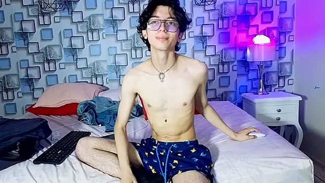 Snapshot of Twink_Sebas7 chatting on 05-23-26, 12:15 Twink Sebas7 online show from 05-23-26, 12:15