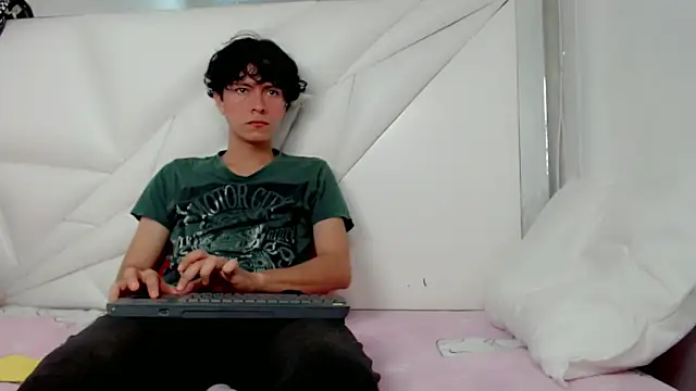 Snapshot of Shirowitheb chatting on 04-09-26, 01:17 Shirowitheb online show from 04-09-26, 01:17