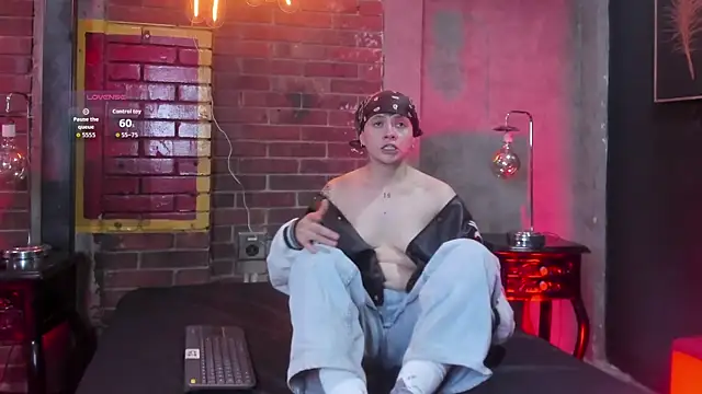 MissaelRossi online show from 04-10-26, 08:38