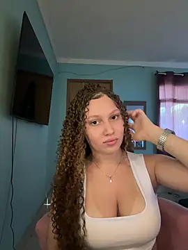 Snapshot of sophiiahot chatting on 04-17-26, 06:33 sophiiahot online show from 04-17-26, 06:33