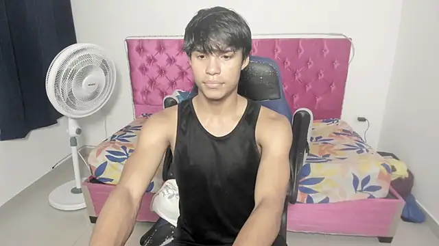 Snapshot of skinny_sam chatting on 06-12-26, 03:48 skinny sam online show from 06-12-26, 03:48