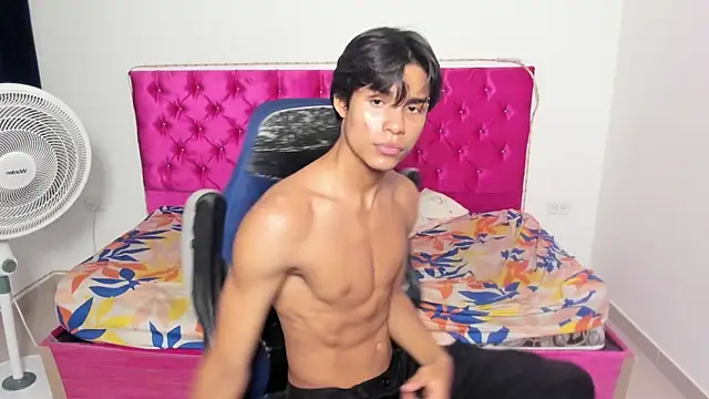 Snapshot of skinny_sam chatting on 06-29-26, 04:41 skinny sam online show from 06-29-26, 04:41