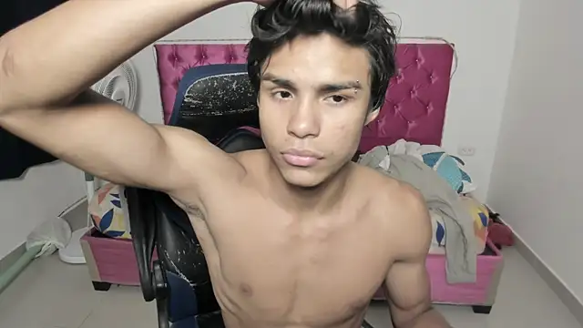 Snapshot of skinny_sam chatting on 06-14-26, 02:46 skinny sam online show from 06-14-26, 02:46