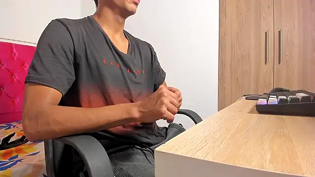 Snapshot of skinny_sam chatting on 04-09-26, 03:52 skinny sam online show from 04-09-26, 03:52