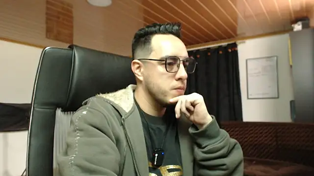 Snapshot of markswitch__ chatting on 04-10-26, 05:09 markswitch online show from 04-10-26, 05:09