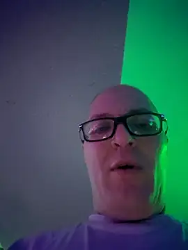 Snapshot of chronic_vibez chatting on 04-15-26, 07:58 chronic vibez online show from 04-15-26, 07:58