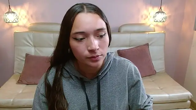 Marianne Cam online show from 05-19-26, 01:07