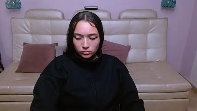 Marianne Cam online show from 04-15-26, 09:04