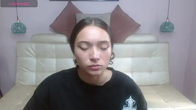 Marianne Cam online show from 04-20-26, 01:45