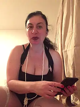 Snapshot of Lizzaa80 chatting on 04-27-26, 08:18 Lizzaa80 online show from 04-27-26, 08:18
