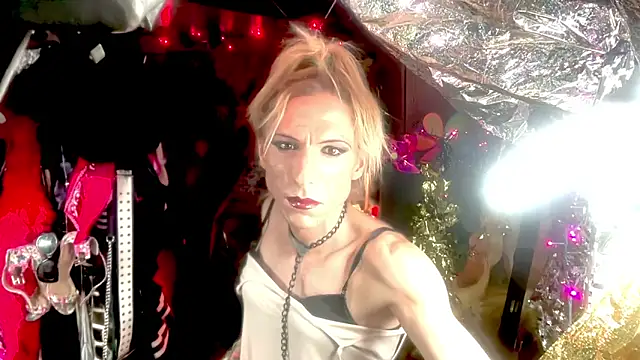Snapshot of TgirlBrat chatting on 06-06-26, 08:19 TgirlBrat online show from 06-06-26, 08:19