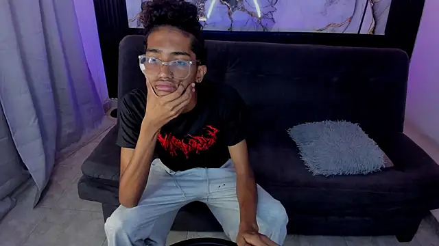 Snapshot of triiangel_latinboy chatting on 05-27-26, 12:56 triiangel latinboy online show from 05-27-26, 12:56