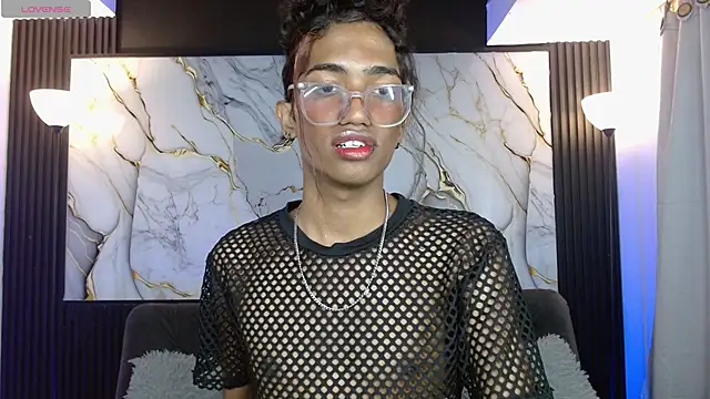 Snapshot of triiangel_latinboy chatting on 04-24-26, 01:18 triiangel latinboy online show from 04-24-26, 01:18
