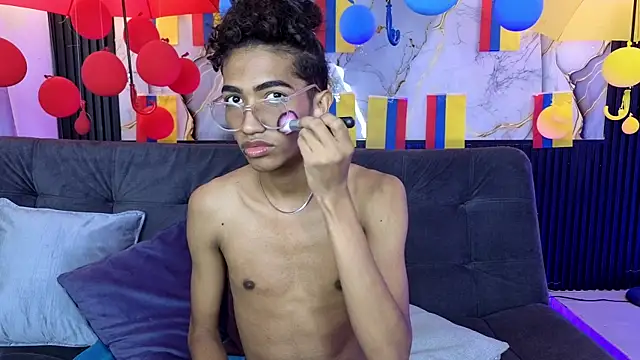 Snapshot of triiangel_latinboy chatting on 07-06-26, 12:23 triiangel latinboy online show from 07-06-26, 12:23
